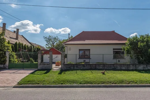 'Regina Vendégház' cikk borítóképe