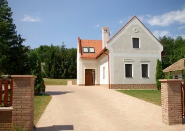 Alsópere Park szálló