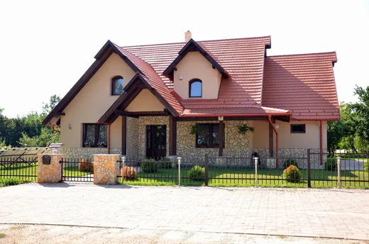 'Bakonyi Mesekastély' cikk borítóképe