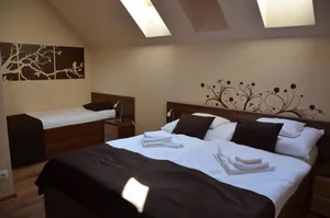 Emeleti standard háromágyas szoba